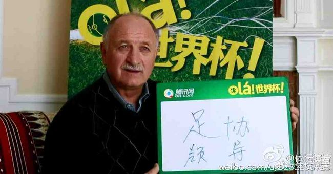 影片《红猪》依然可以看到导演天人合一的哲学观念:代表国家、秩序的意大利空军的飞机是金属制的。